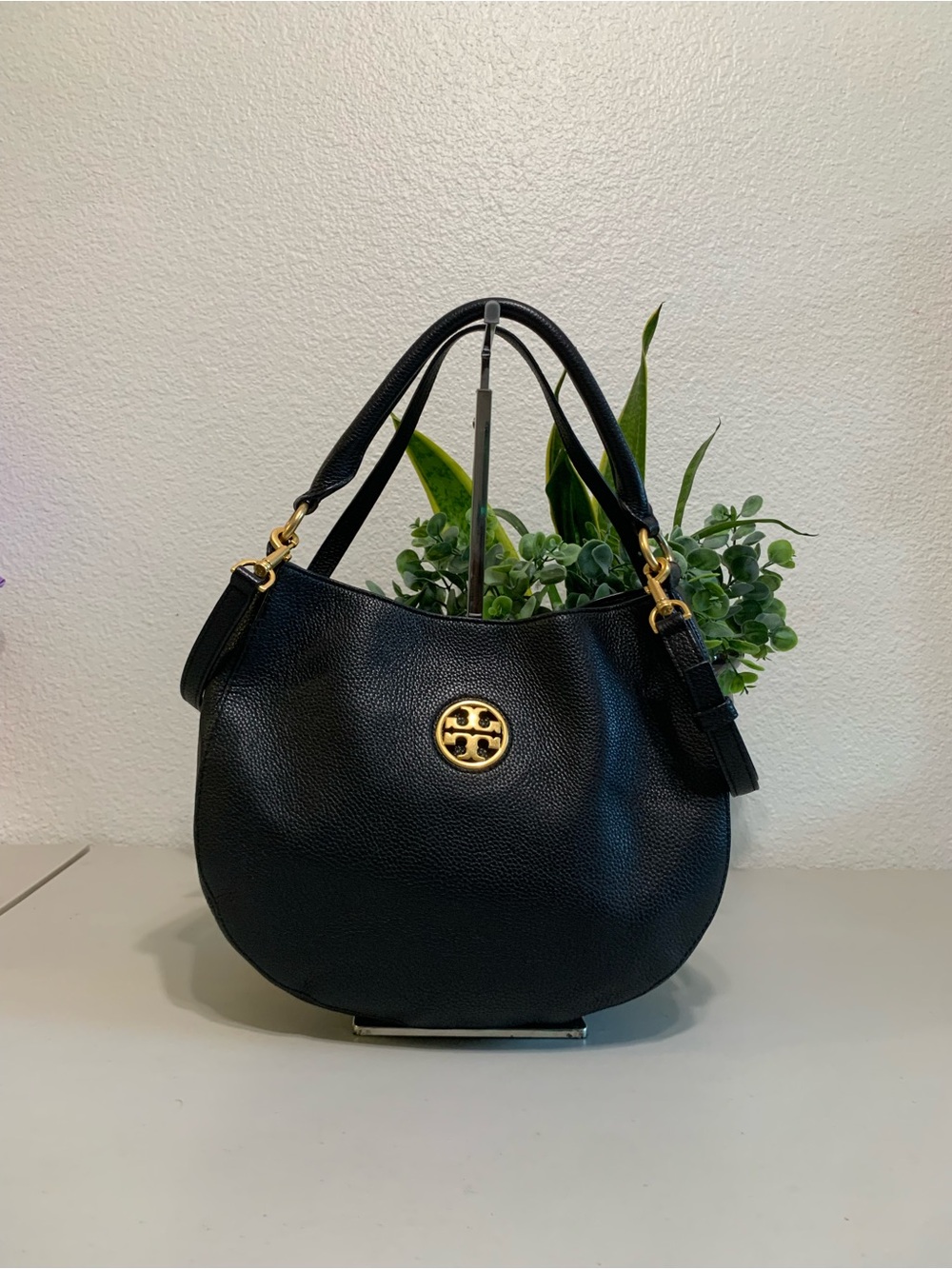 👜💕 Tory Burch Black Leather Hobo Bag with Gold Logo